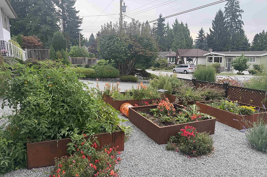 2568 Carnation Street North Vancouver, BC - 33