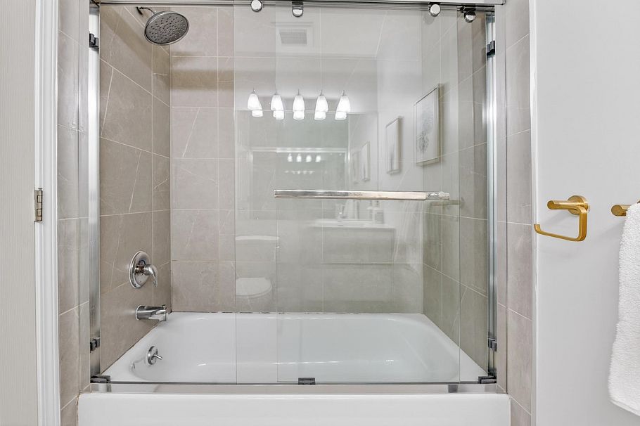 311 1010 Howe Street Vancouver, BC - 15