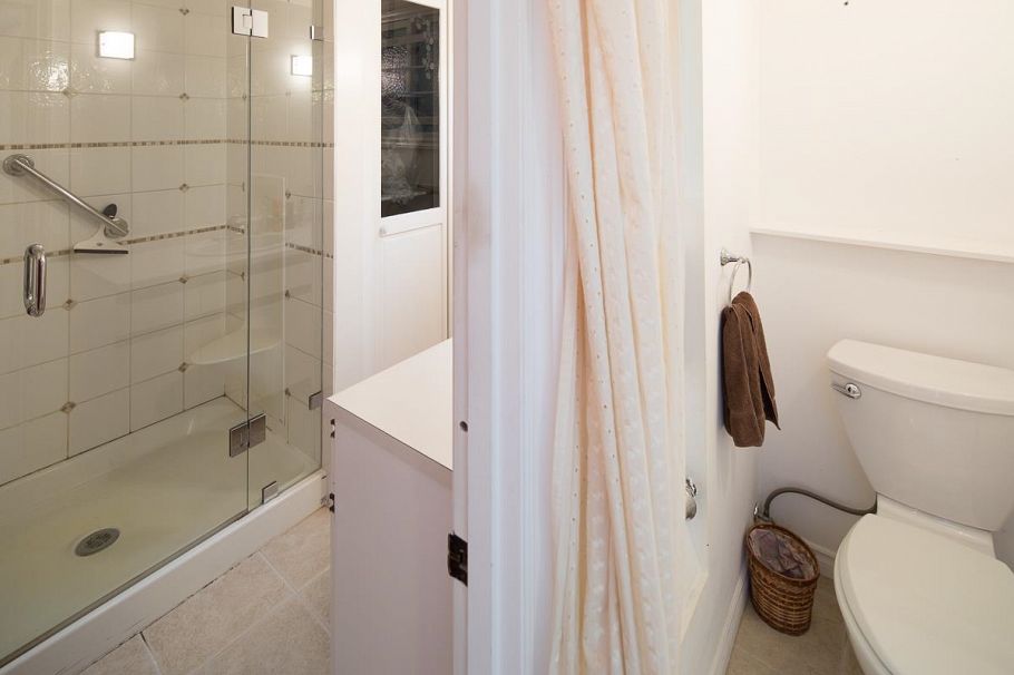 2305 W 3rd Avenue Vancouver, BC - 26