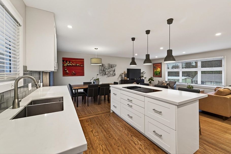 2568 Carnation Street North Vancouver, BC - 10