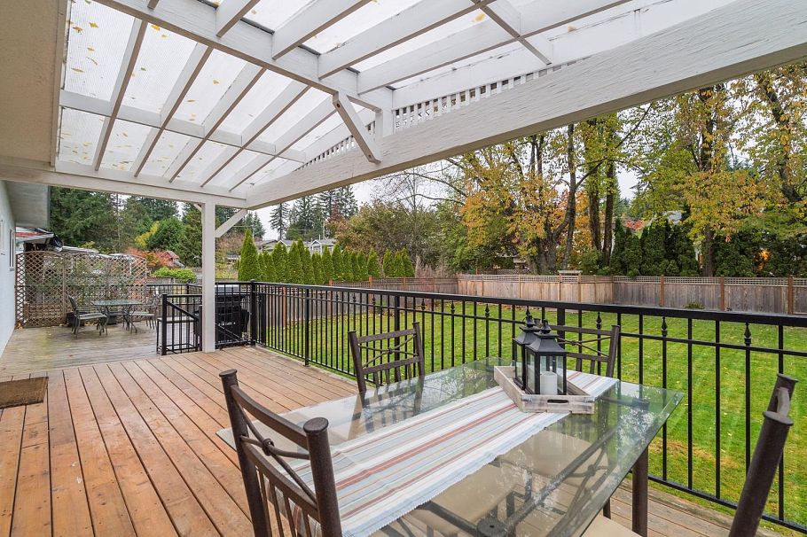 2568 Carnation Street North Vancouver, BC - 26