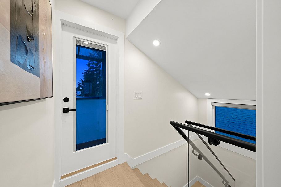 1115 E 33rd Avenue Vancouver, BC - 18