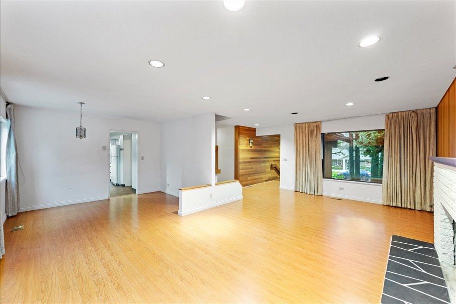 1064 Ruthina Avenue North Vancouver, BC - 12