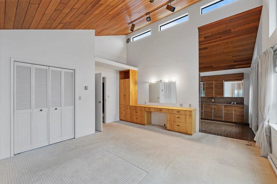 1064 Ruthina Avenue North Vancouver, BC - 37