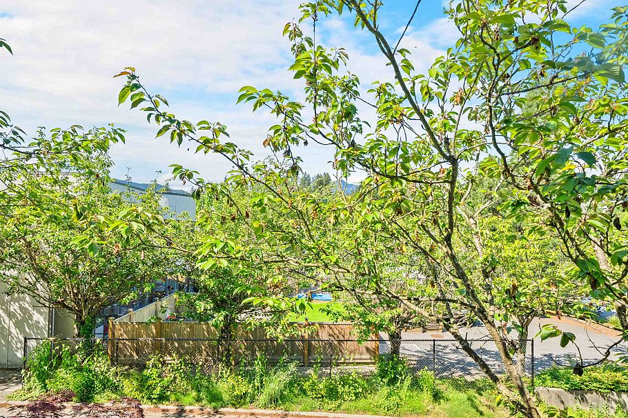 204 1528 Bowser Avenue North Vancouver, BC - 24