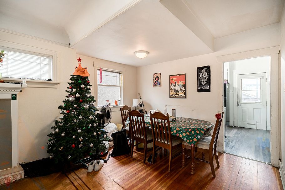 2715 W 16th Avenue Vancouver, BC - 5