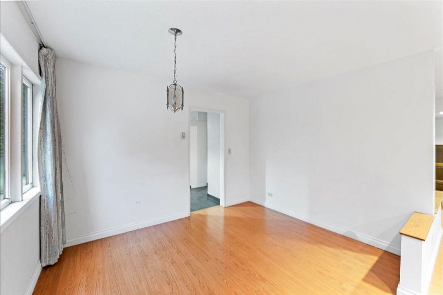 1064 Ruthina Avenue North Vancouver, BC - 22