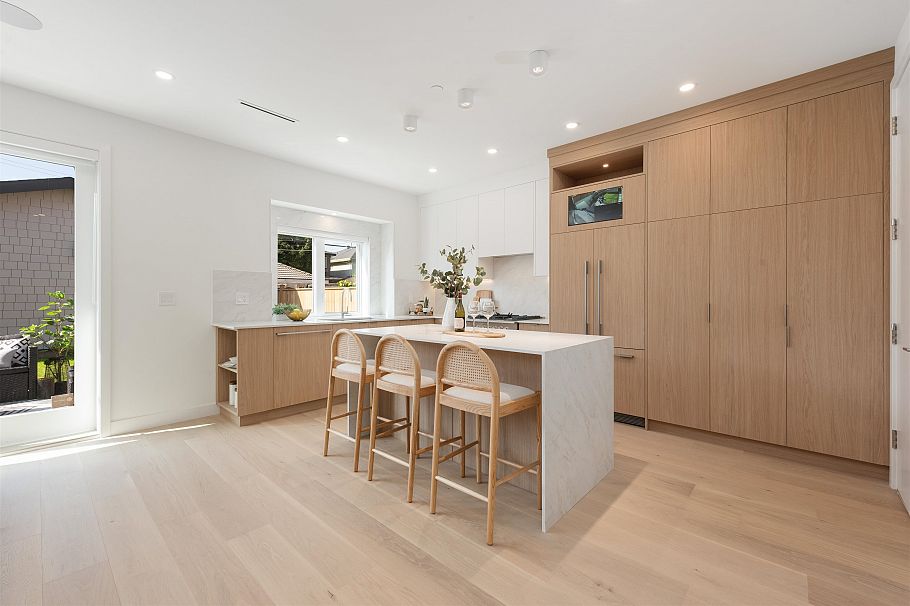 2 2750 W 19th Avenue Vancouver, BC - 5