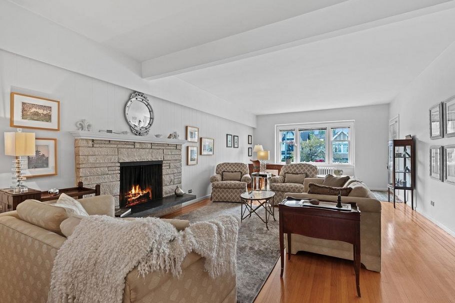 2865 W 33rd Avenue Vancouver, BC - 1