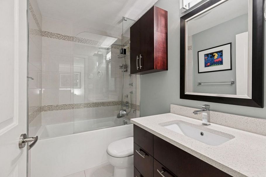 15 901 W 17 Street North Vancouver, BC - 17