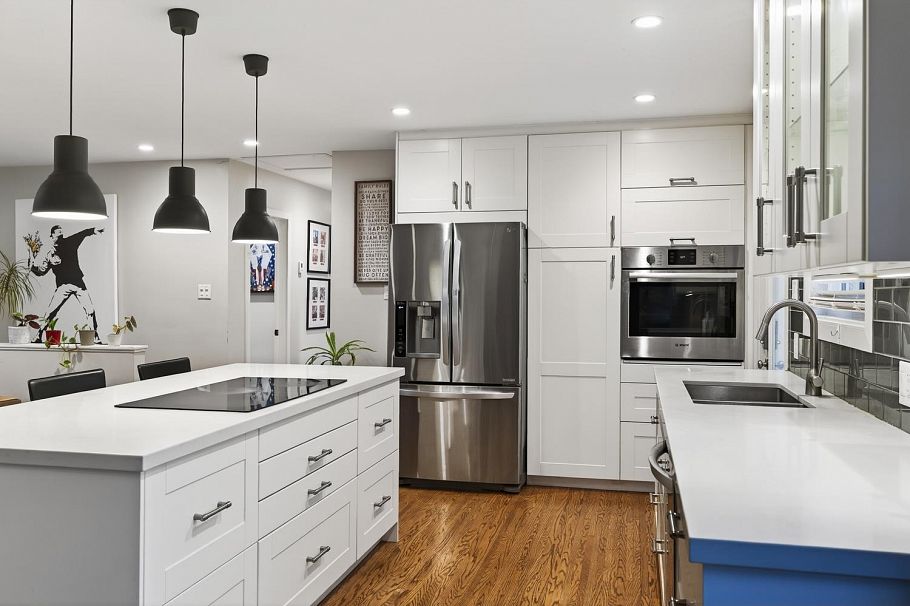 2568 Carnation Street North Vancouver, BC - 12