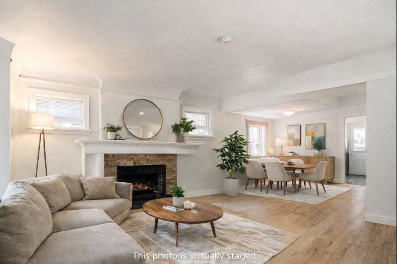 2715 W 16th Avenue Vancouver, BC - 4