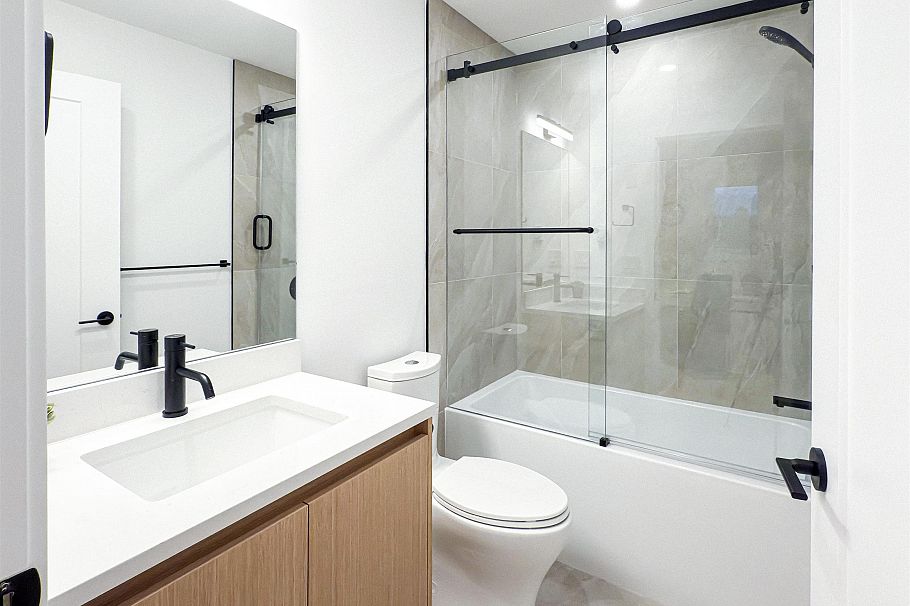 6815 Oak Street Vancouver, BC - 9