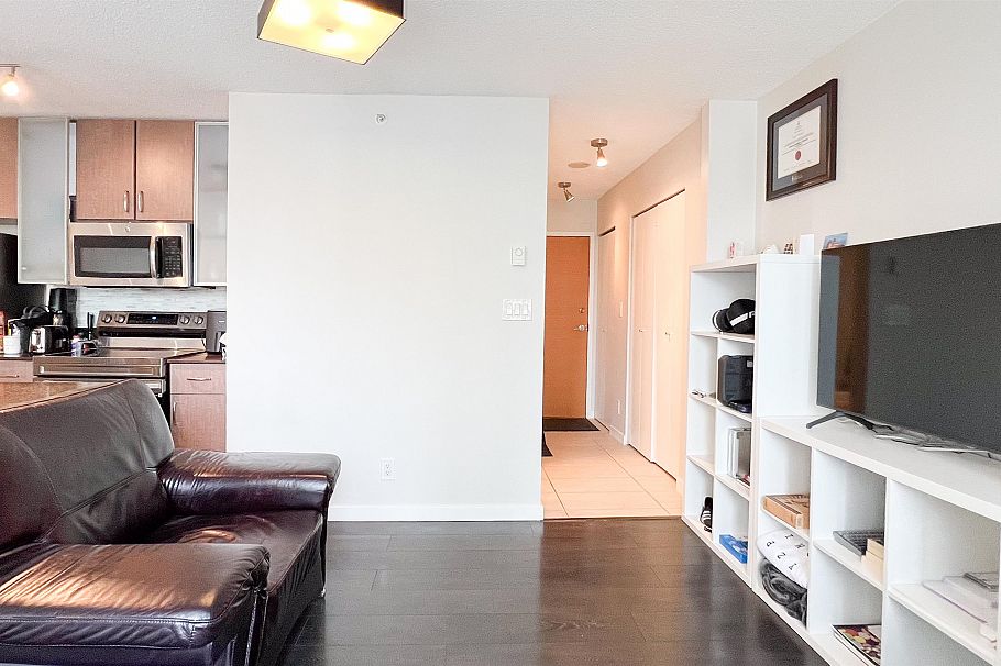 1002 977 Mainland Street Vancouver, BC - 3