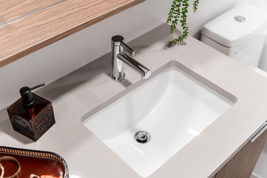 307 2419 Grant Street Vancouver, BC - 18