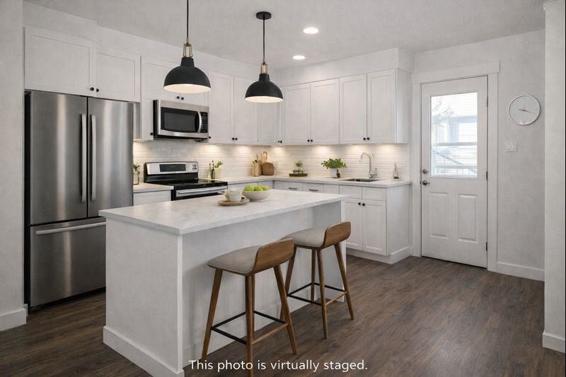 2715 W 16th Avenue Vancouver, BC - 8