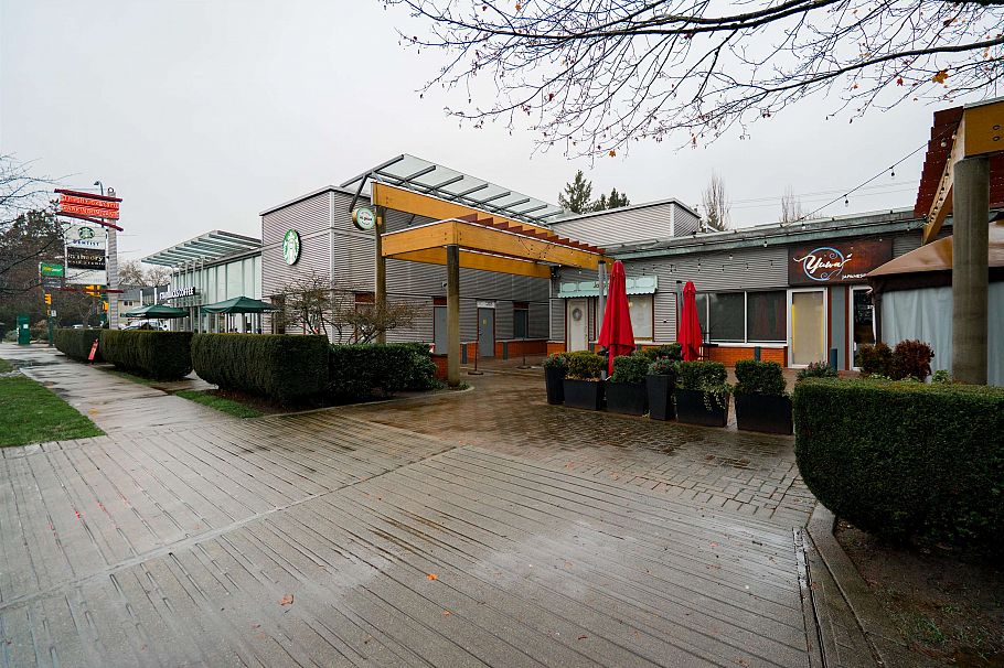 2715 W 16th Avenue Vancouver, BC - 32