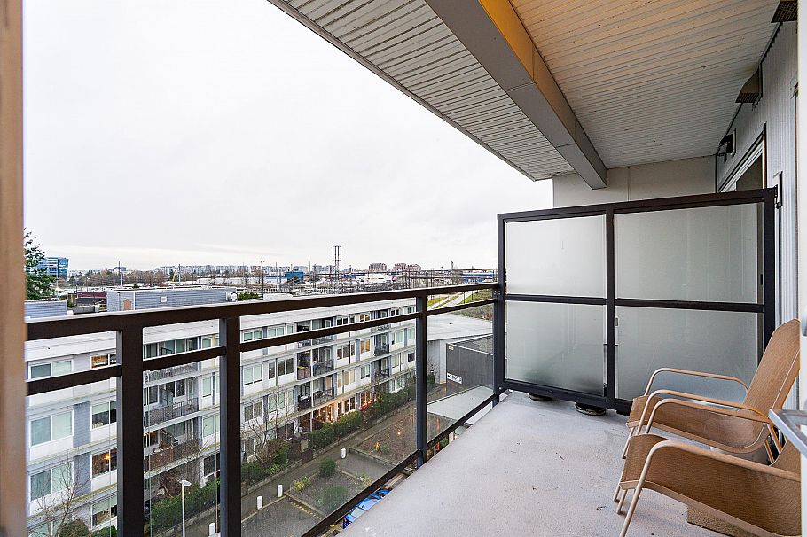 703 10033 River Drive Richmond, BC - 9