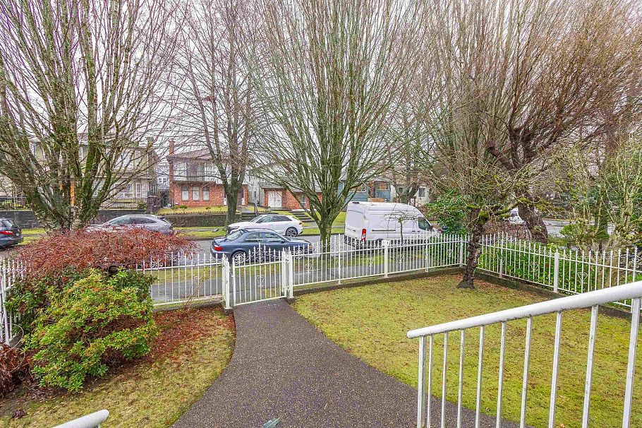 2468 E 4th Avenue Vancouver, BC - 33