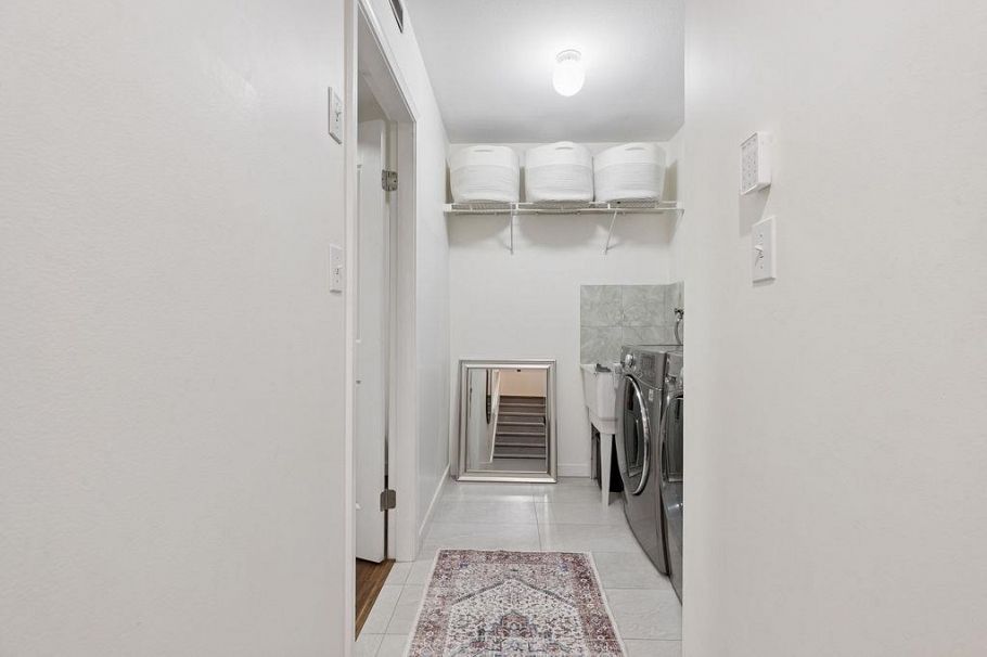 15 901 W 17 Street North Vancouver, BC - 25