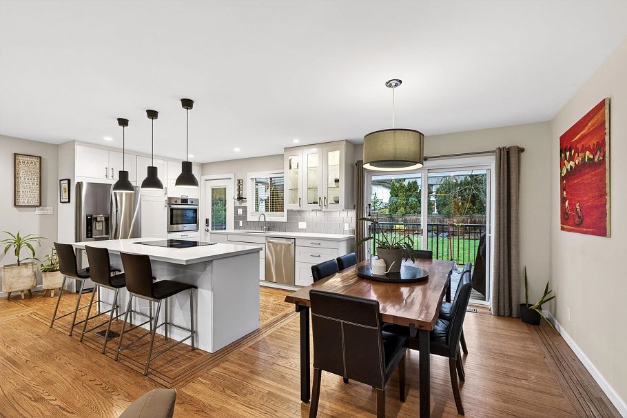 2568 Carnation Street North Vancouver, BC - 6