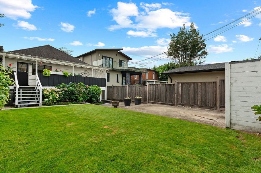 2865 W 33rd Avenue Vancouver, BC - 3