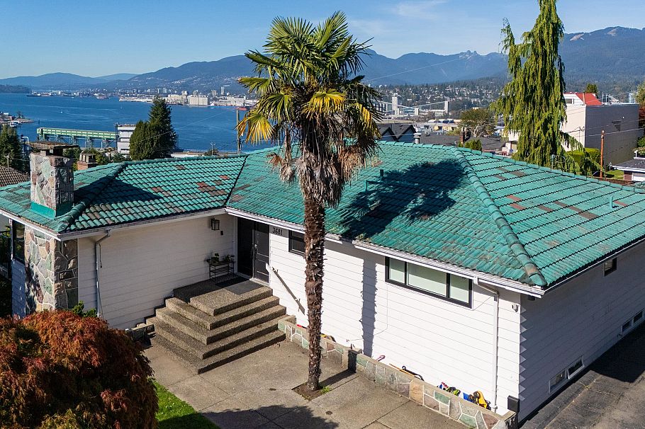 3681 Mcgill Street Vancouver, BC - 3