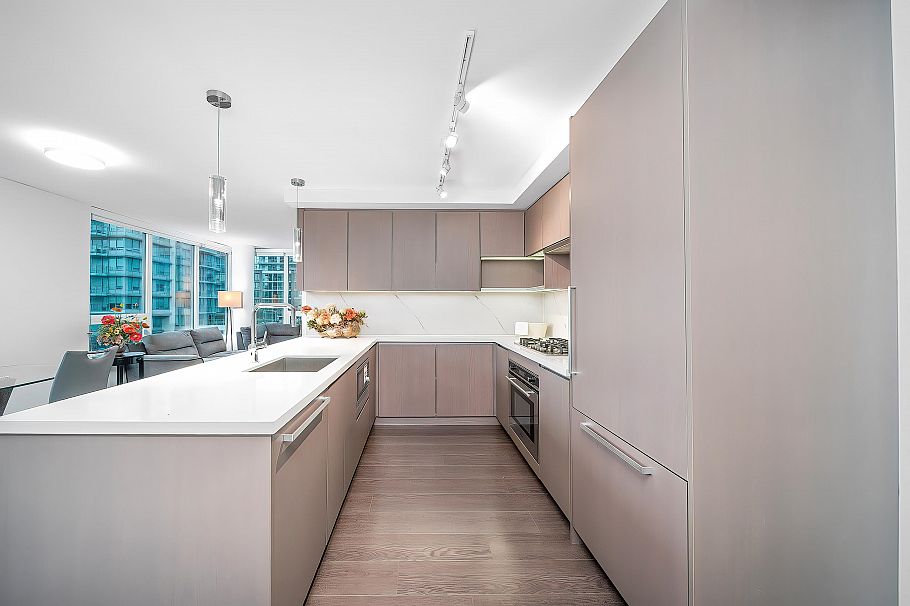 1108 8833 Hazelbridge Way Richmond, BC - 6