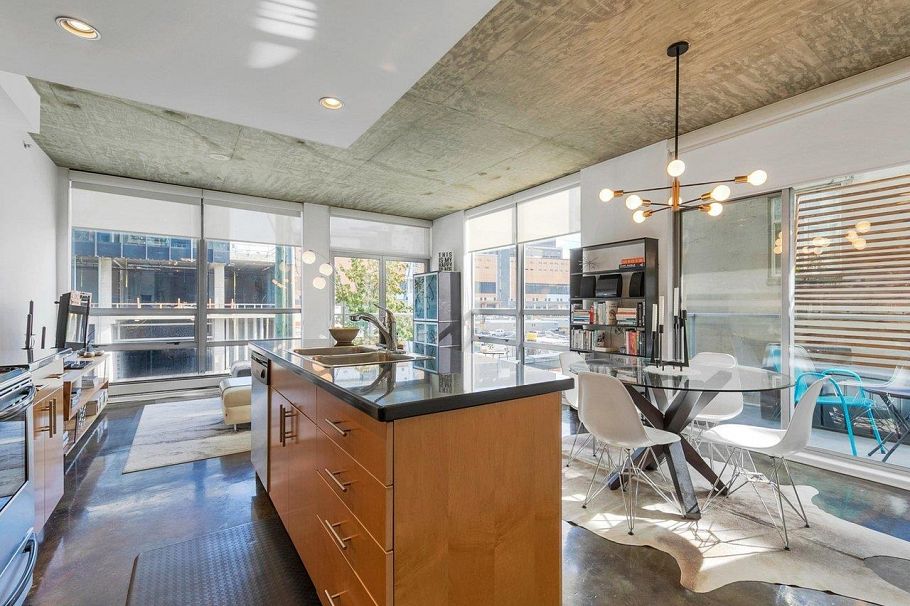 306 919 Station Street Vancouver, BC - 3