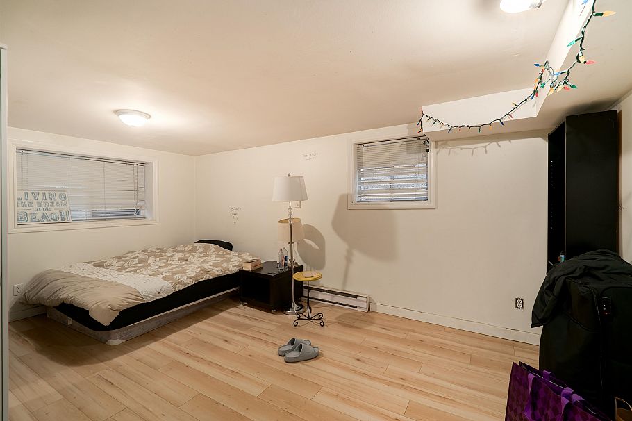 2715 W 16th Avenue Vancouver, BC - 25