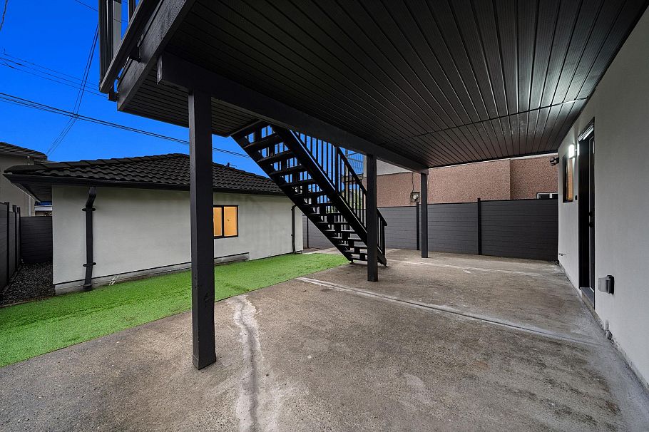 1115 E 33rd Avenue Vancouver, BC - 35