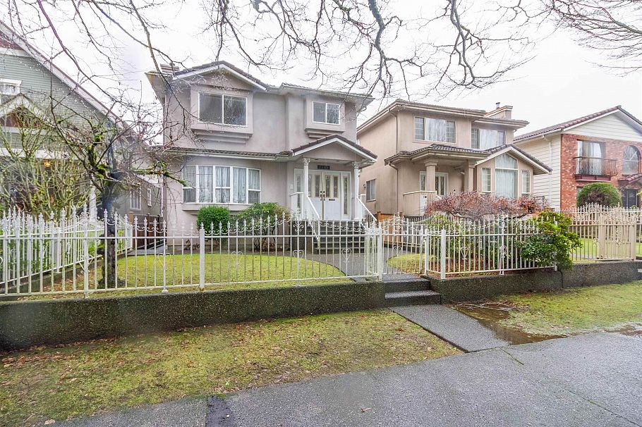 2468 E 4th Avenue Vancouver, BC - 40