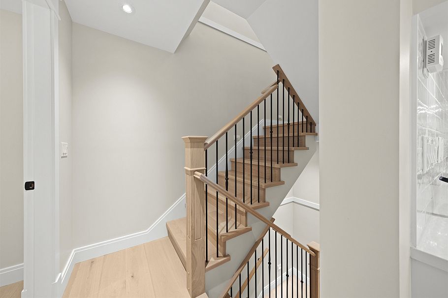 1458 W 45th Avenue Vancouver, BC - 18