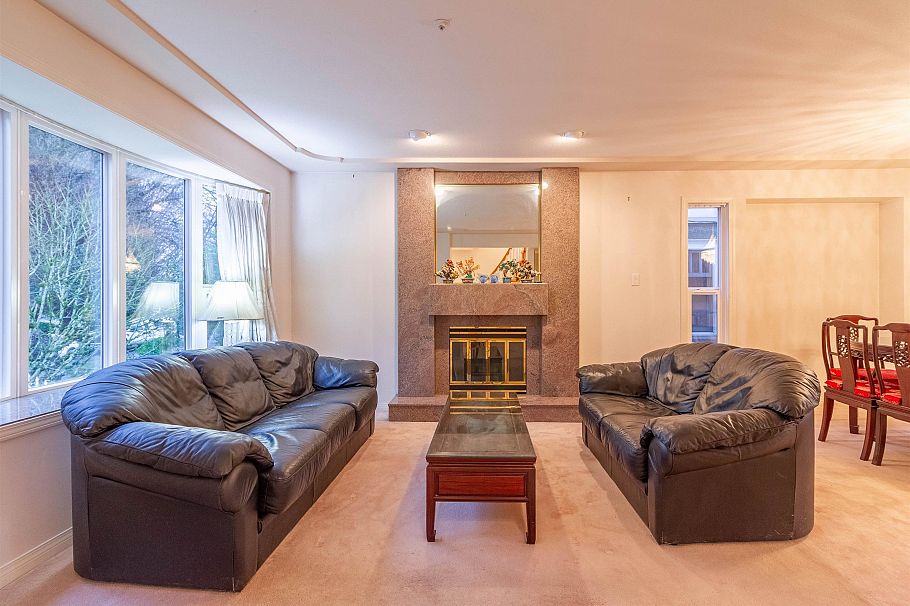 2468 E 4th Avenue Vancouver, BC - 2