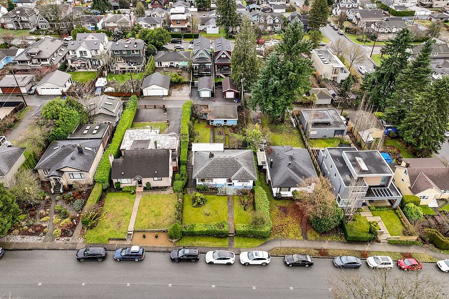 419 E 17th Street North Vancouver, BC - 30