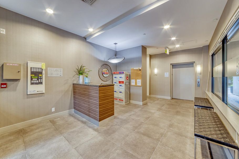 304 1273 Marine Drive North Vancouver, BC - 2