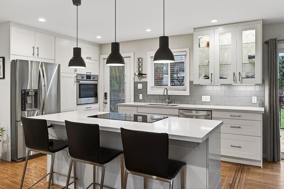 2568 Carnation Street North Vancouver, BC - 9