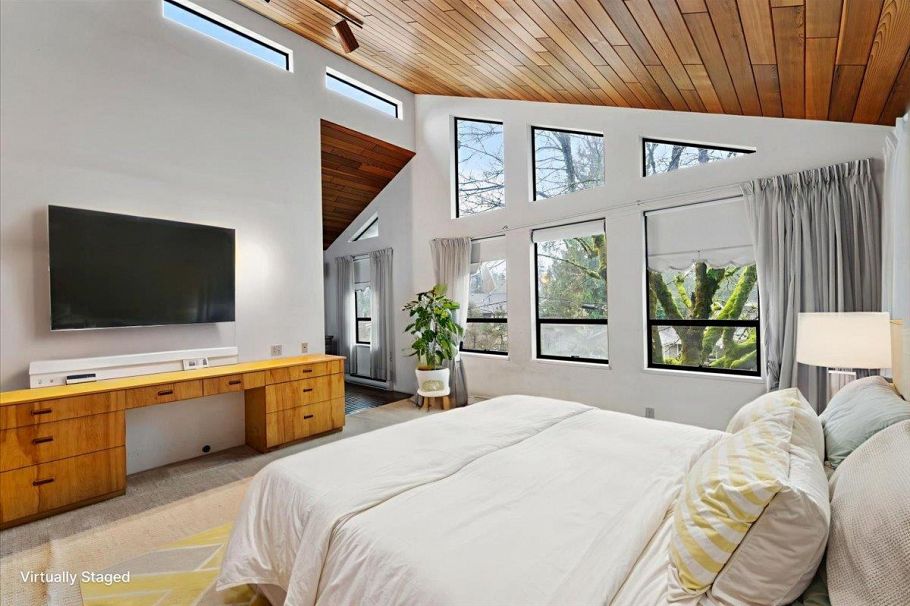 1064 Ruthina Avenue North Vancouver, BC - 27