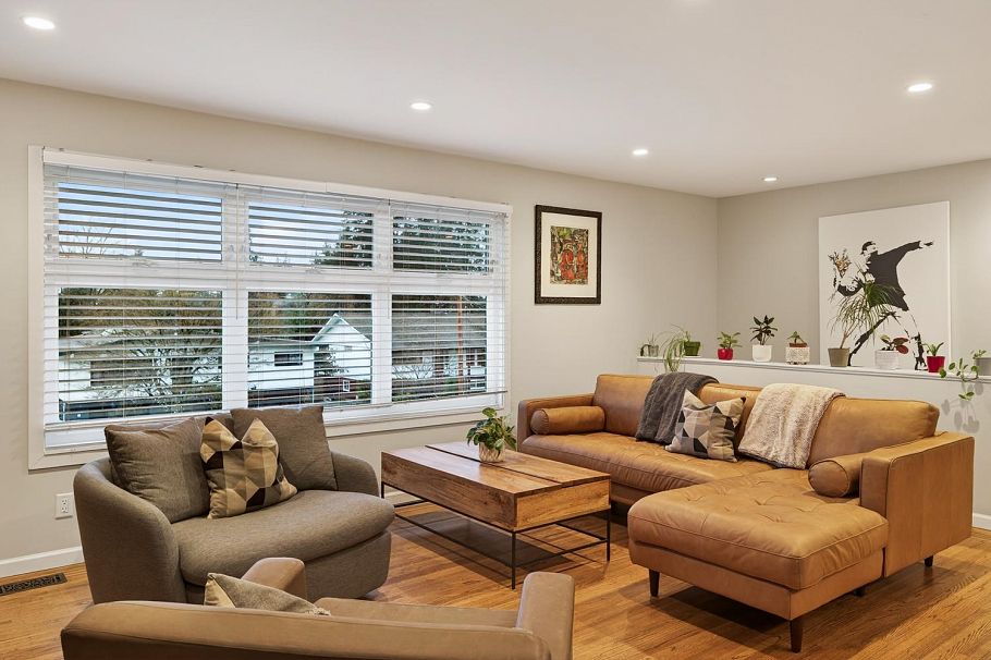 2568 Carnation Street North Vancouver, BC - 3