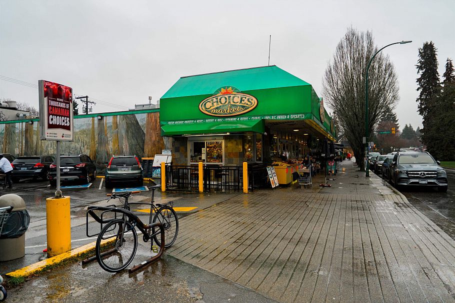 2715 W 16th Avenue Vancouver, BC - 30