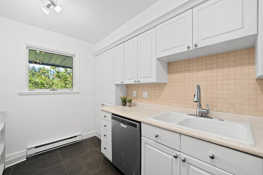 204 1528 Bowser Avenue North Vancouver, BC - 10