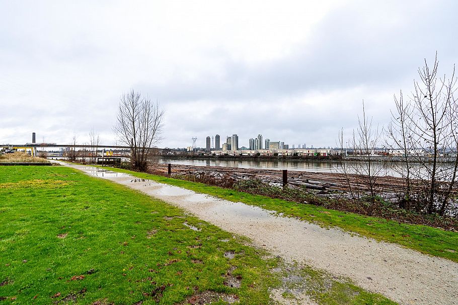 703 10033 River Drive Richmond, BC - 24