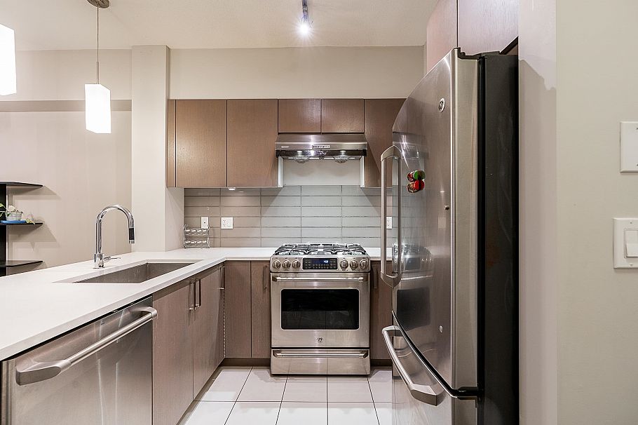 703 10033 River Drive Richmond, BC - 1