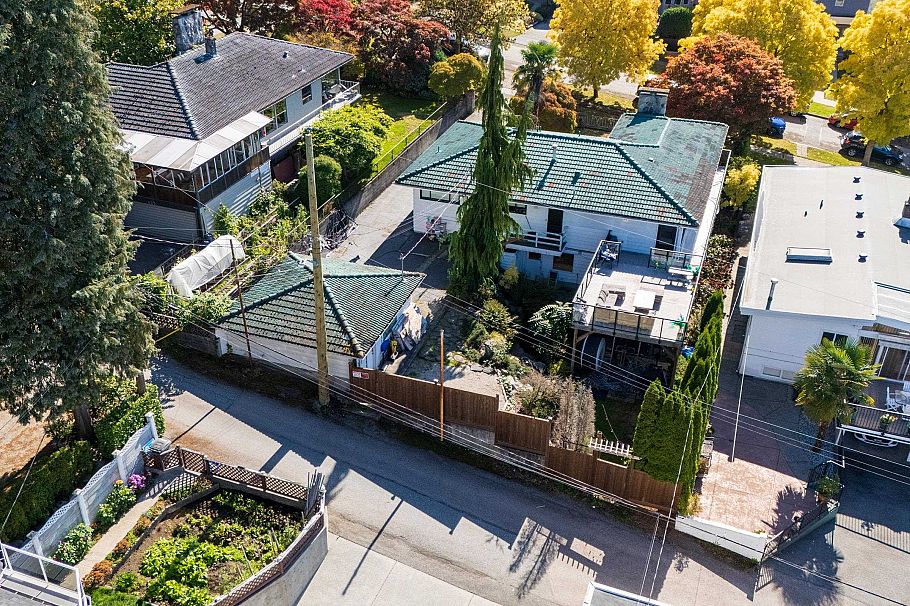 3681 Mcgill Street Vancouver, BC - 11