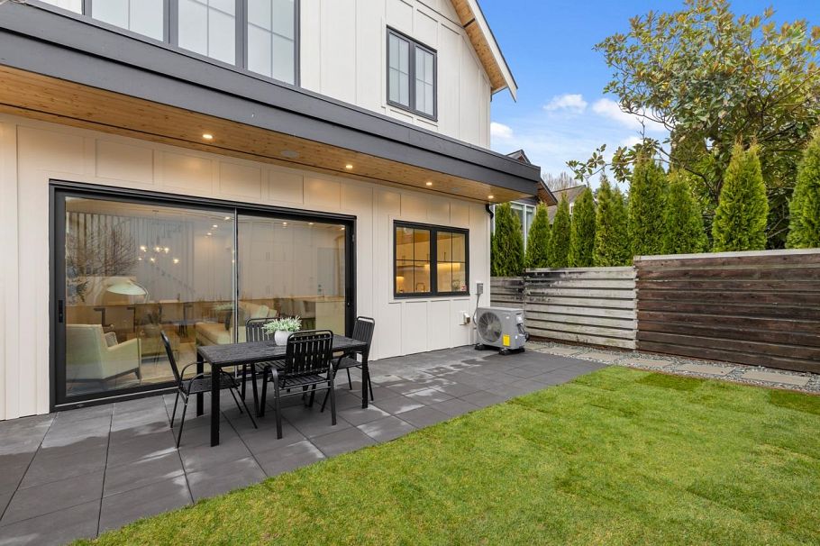 2 810 E 22nd Avenue Vancouver, BC - 32