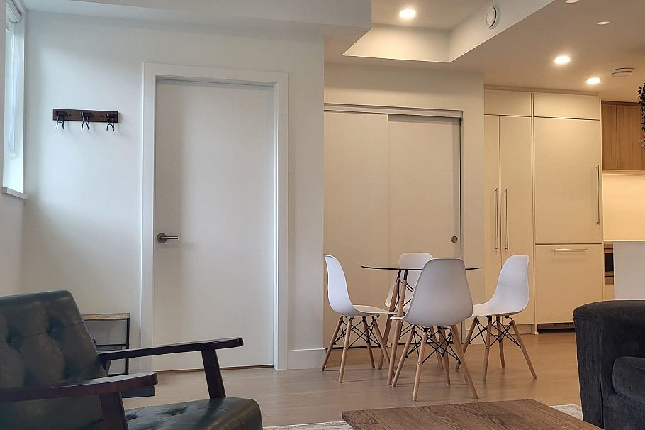 922 W 49th Avenue Vancouver, BC - 9