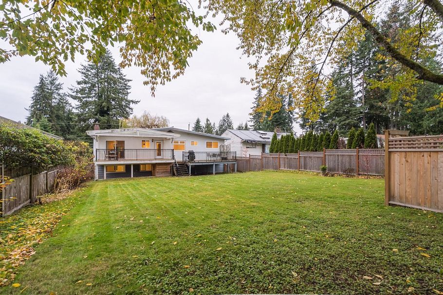 2568 Carnation Street North Vancouver, BC - 28