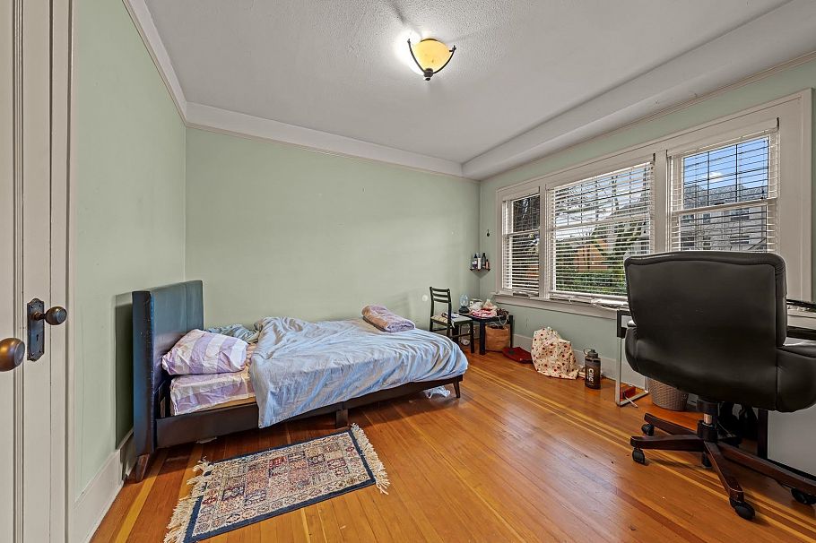 660 W 13th Avenue Vancouver, BC - 13