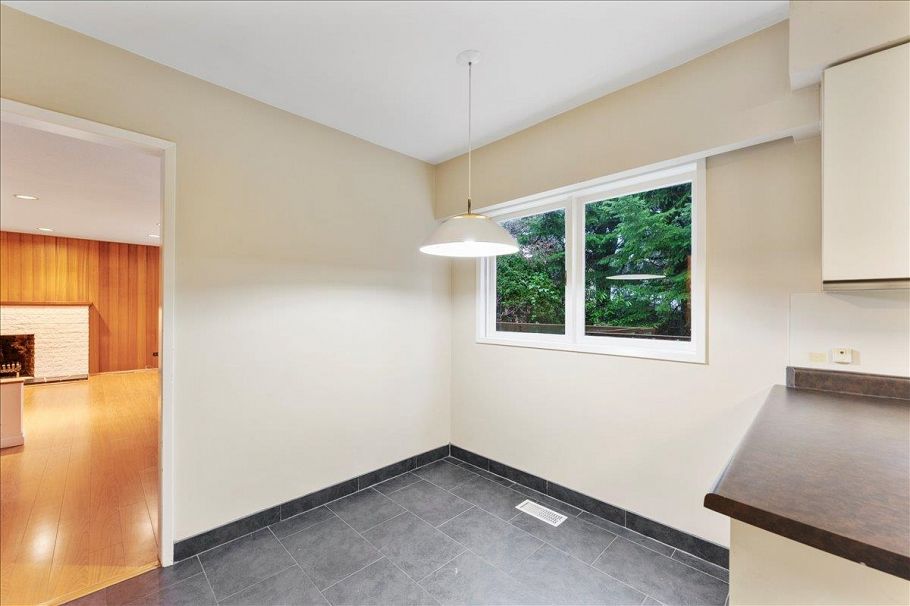 1064 Ruthina Avenue North Vancouver, BC - 21