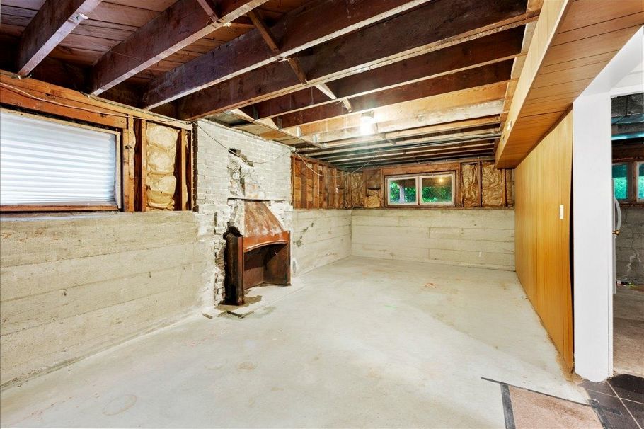 1064 Ruthina Avenue North Vancouver, BC - 39